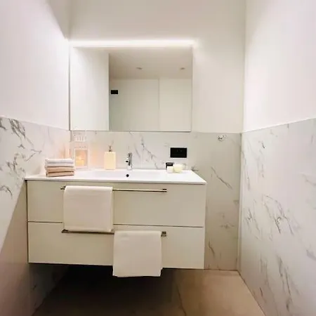 Casa Di Como. コモ