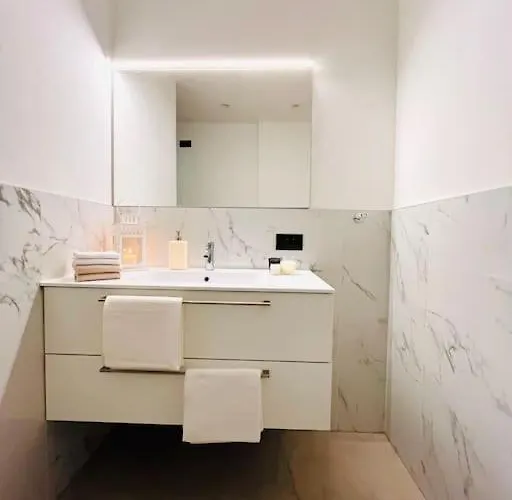 Casa Di Como. コモ